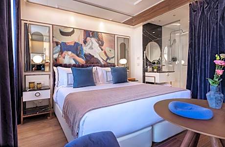 Superior Room with partial Noter Dame View