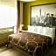 Super 8 by Wyndham Bronx Near Botanical Garden