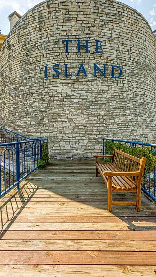 Lake Travis Stunning Waterfront, Sunset & Pool Views, Pet Friendly, Boat Ramp, Lago Vista, Texas