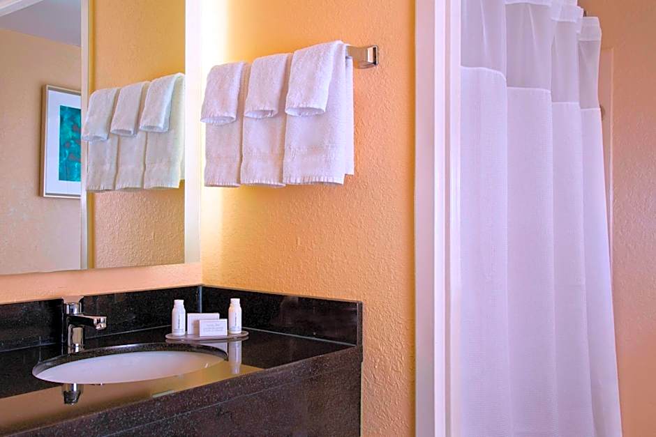 Fairfield Inn & Suites by Marriott Orlando Lake Buena Vista in the Marriott Village