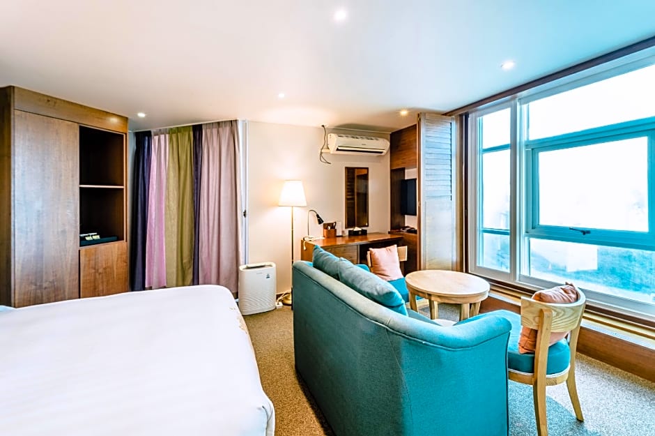 Benikea Chaeseokgang StarHills Hotel