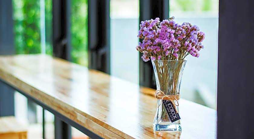 The LogBook room and cafe'