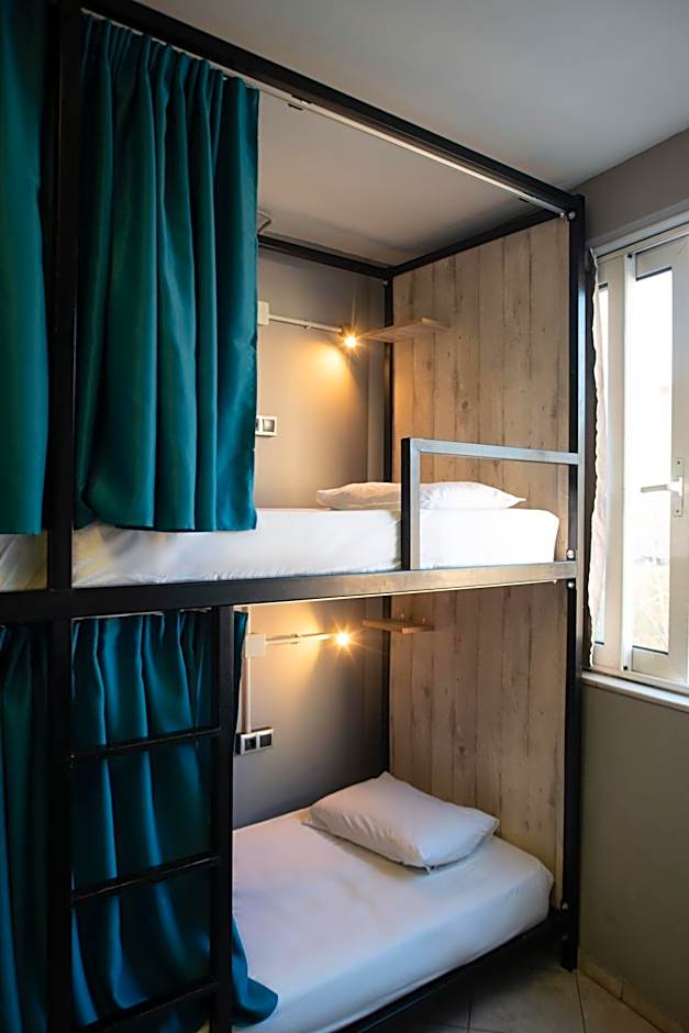 Bedway Athens Hostel