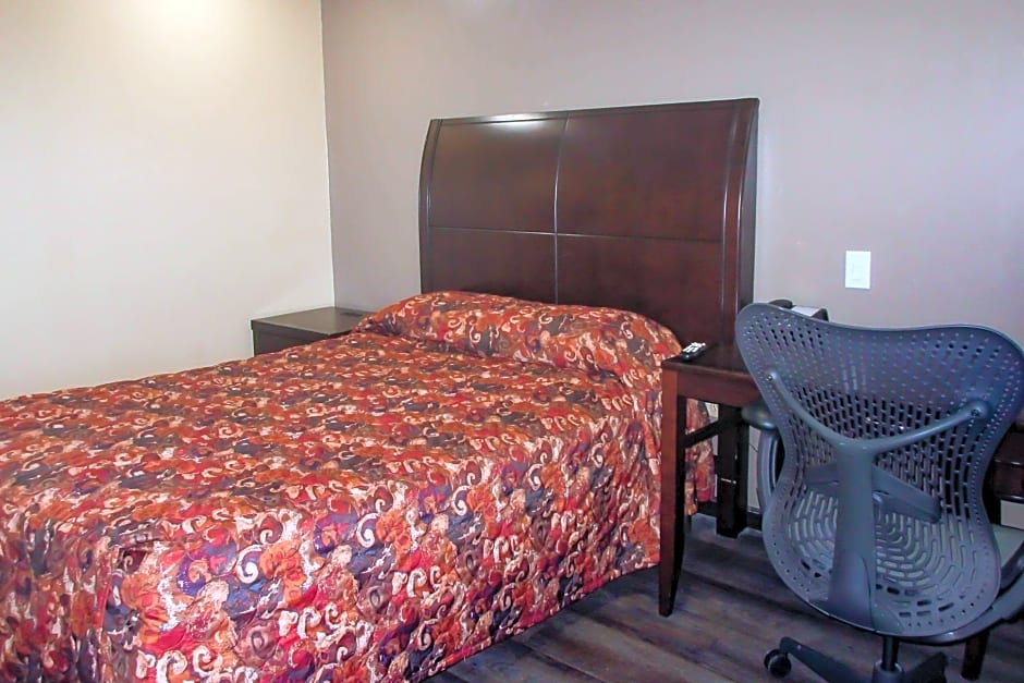 Econo Lodge Inn Suites