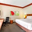 La Quinta Inn & Suites by Wyndham Raleigh Cary