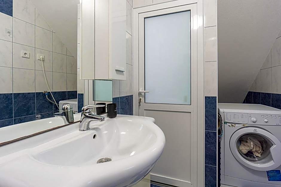 House Violet with seaview