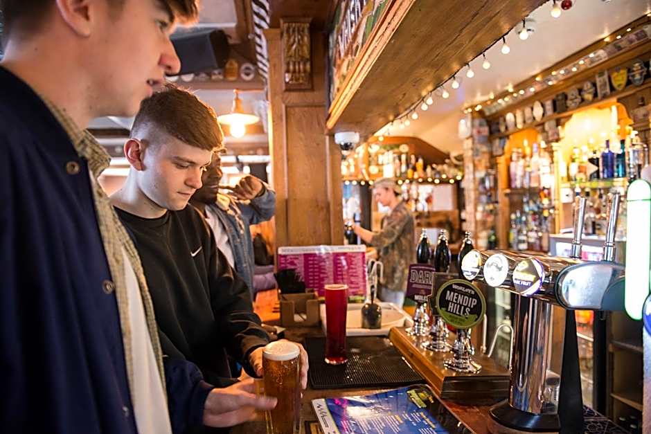 The Full Moon Backpackers