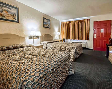 2 Double Beds Nonsmoking Accessible