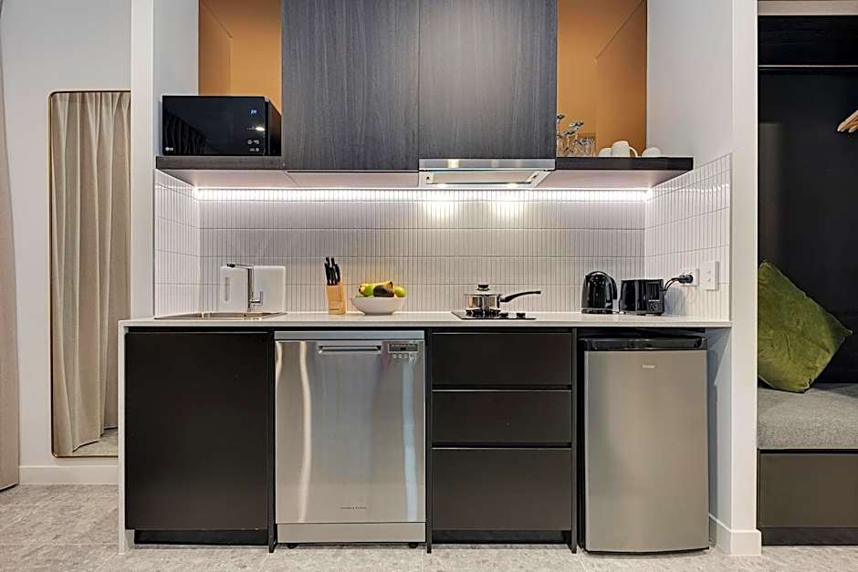 Littomore Suites Kingswood