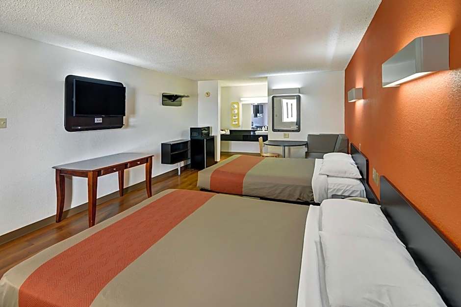 Motel 6-Lindale, TX