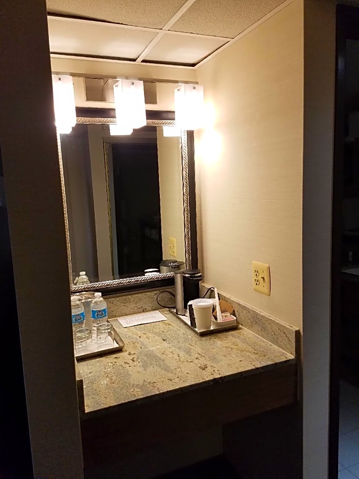 Radisson Hotel Detroit Farmington Hills – Farmington Hills, MI