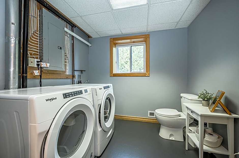 Grotto Escape Unwind at Cameron Lakehouse