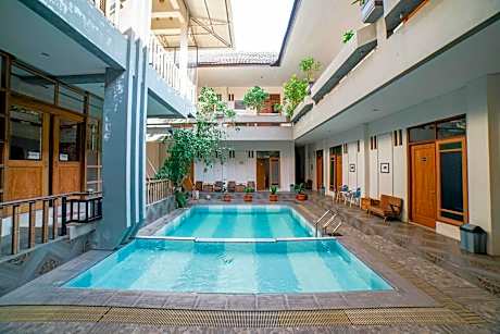 Blok O International Guest House by MHM