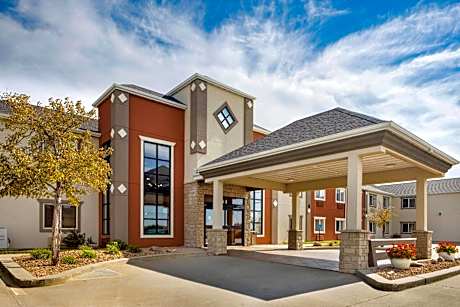 Howard Johnson Hotel & Suites by Wyndham Oacoma