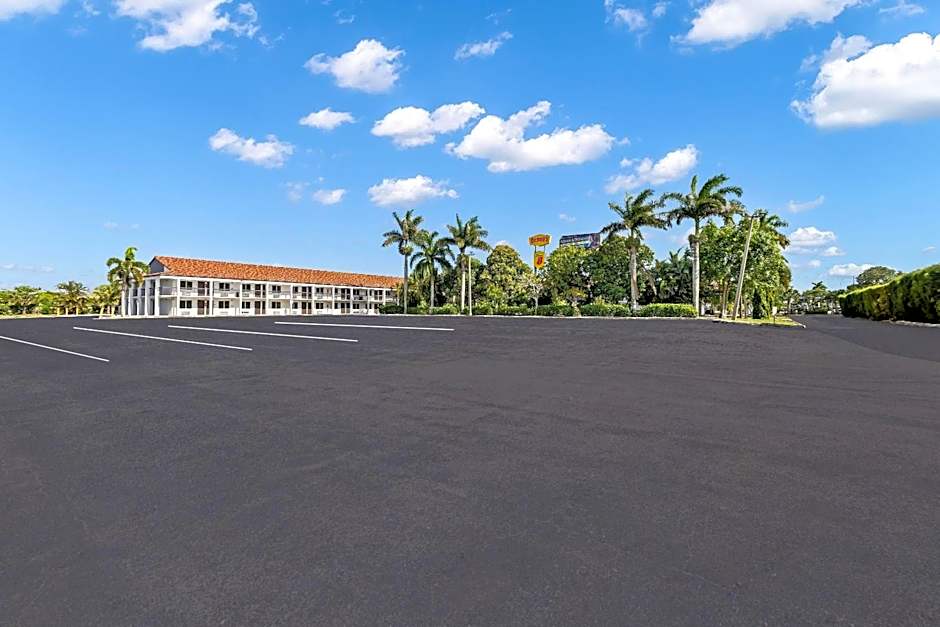 Super 8 by Wyndham Riviera Beach West Palm Beach