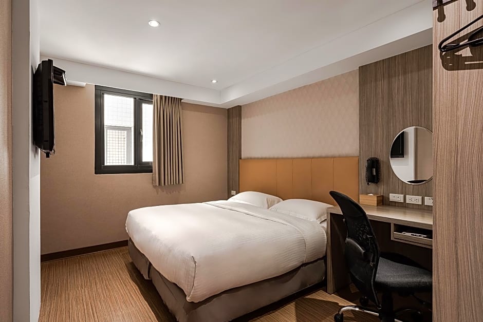 The Riverside Hotel International