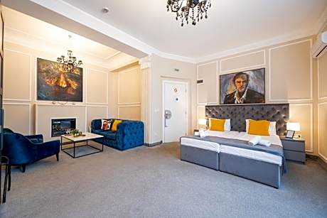 Deluxe Suite with City View