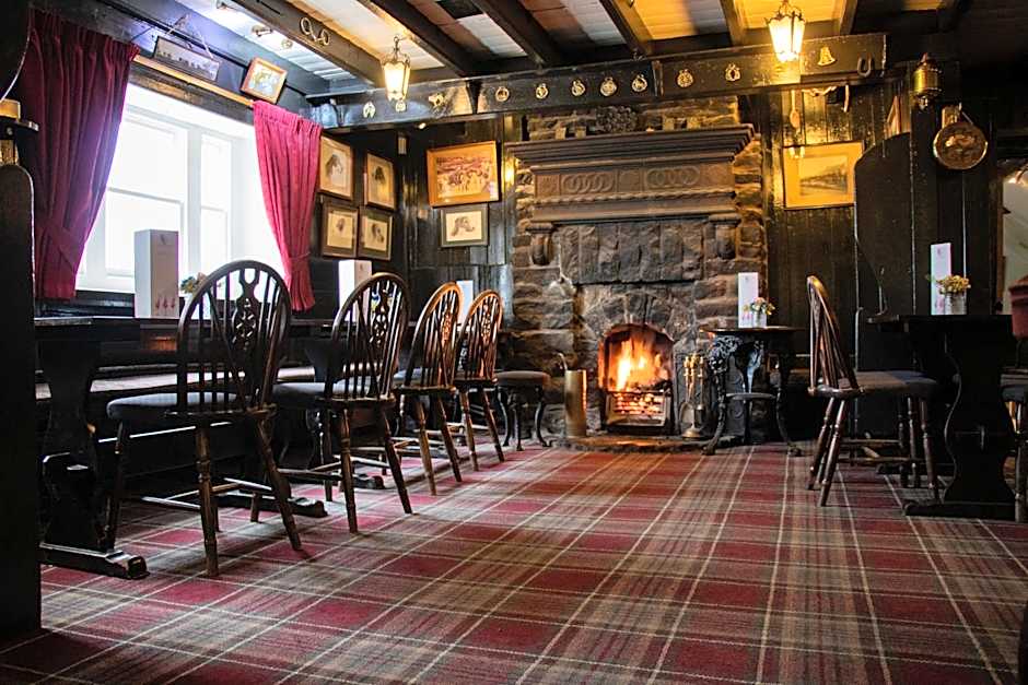 The Fox & Hounds Inn & Camping Pods