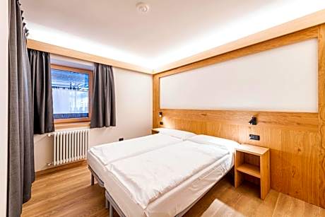 Deluxe One-Bedroom Apartment