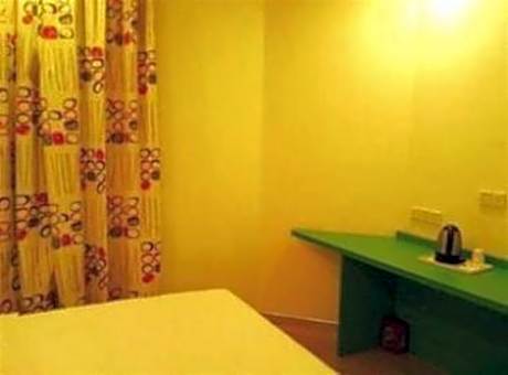 King Bed (No Window)