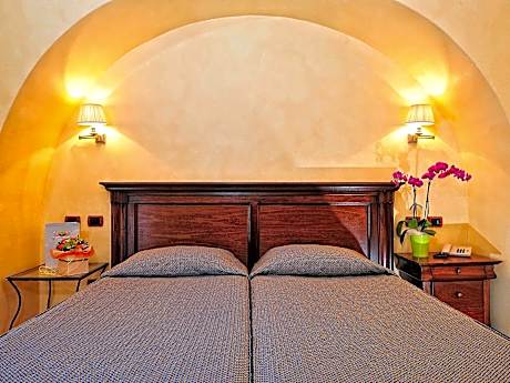 Family Room (2 Adults + 1 Child)