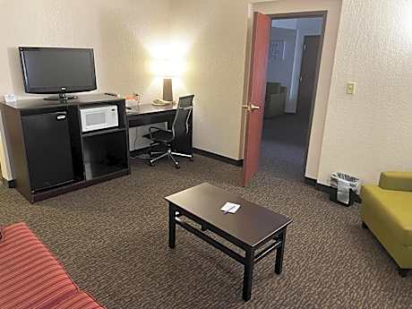 King Suite with Fireplace - Non-Smoking