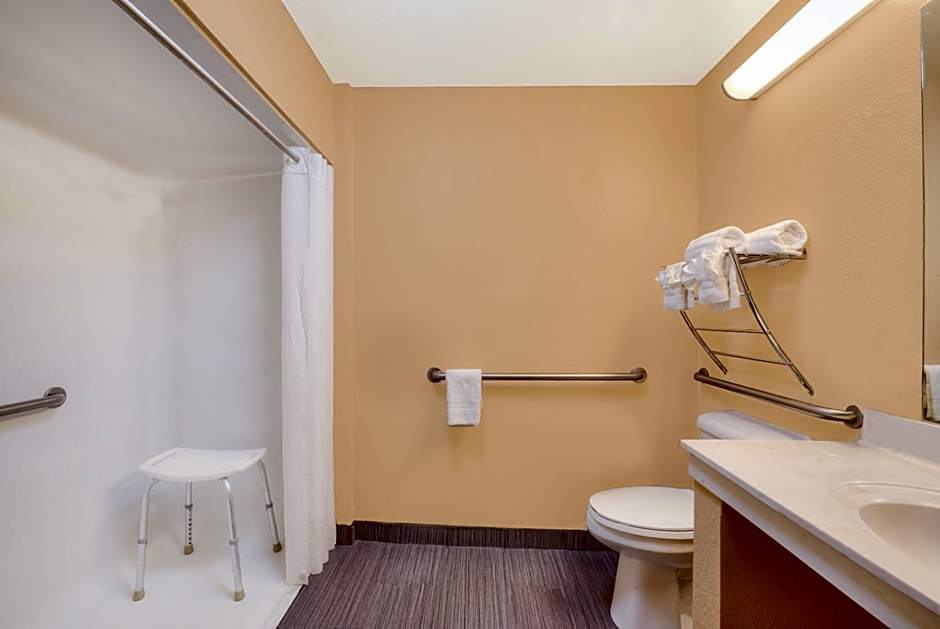 Super 8 by Wyndham Farmers Branch/North Dallas