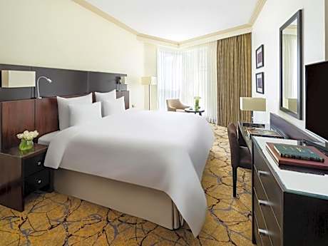 Deluxe King Suite with Part Haram View