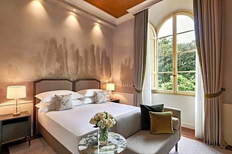Deluxe Queen Room with Garden View