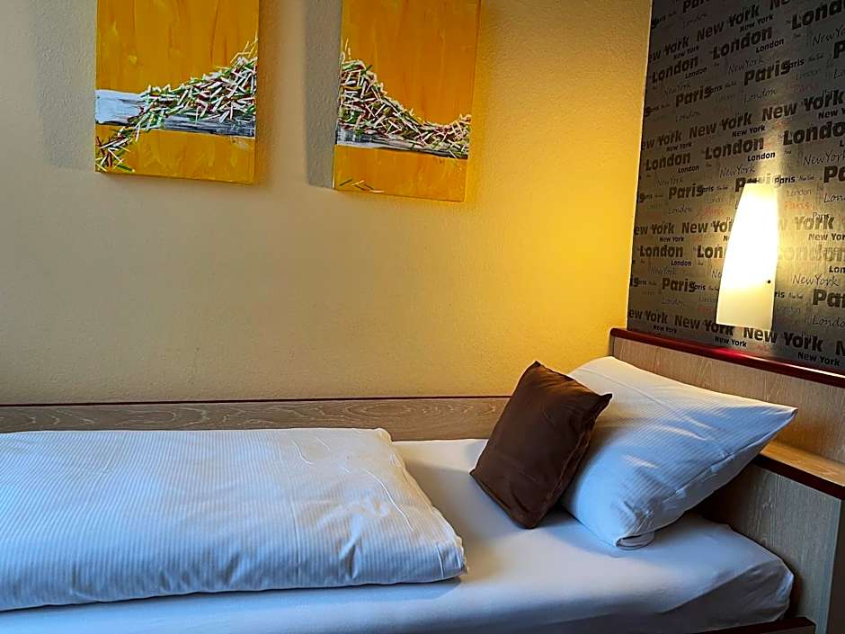Hotel Stadt Hamburg am Fluss Saarbrücken by Klassen Stay
