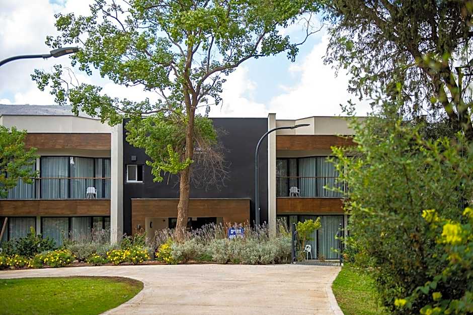 Kfar Giladi Hotel