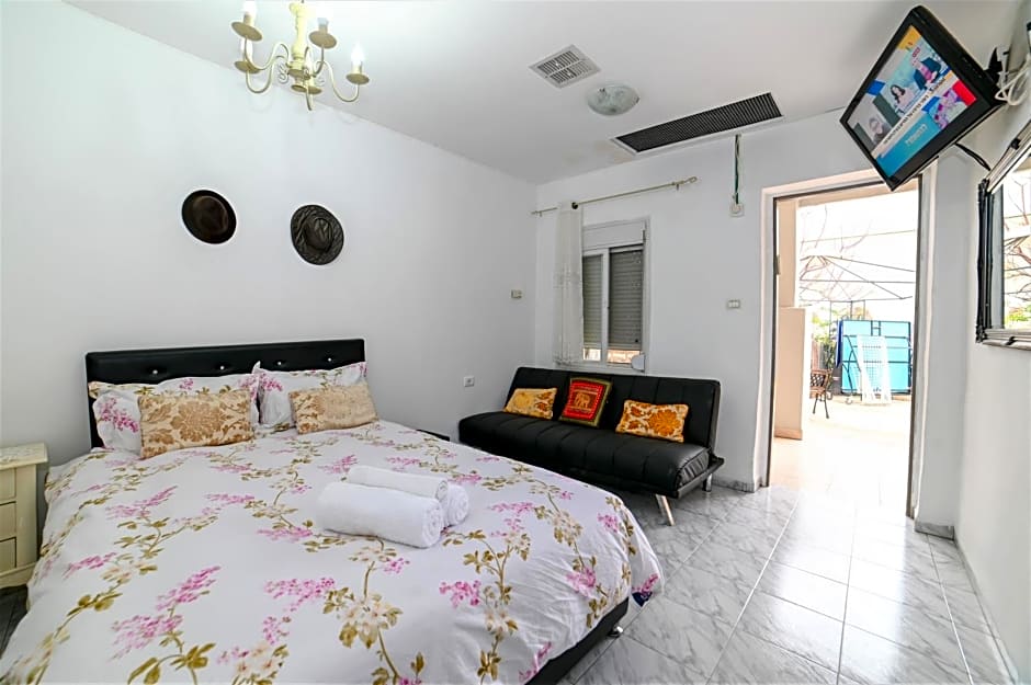 Domos Tiberias - Heated pool דומוס טבריה- בריכה מחוממת