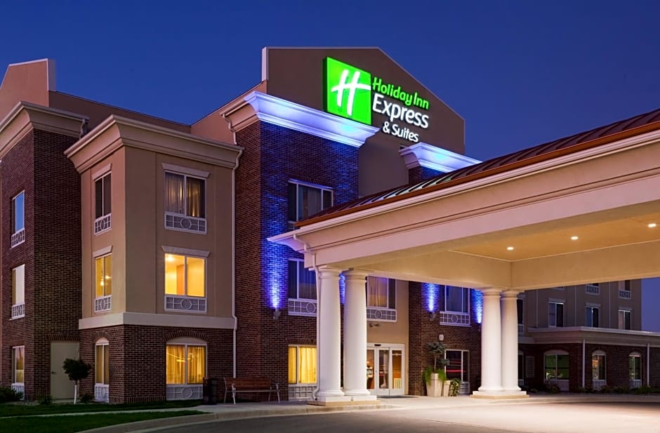 Holiday Inn Express Hotel & Suites Minot South