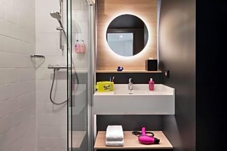 Moxy Single Sleeper Room