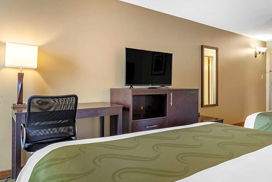 Quality Inn & Suites Escanaba North