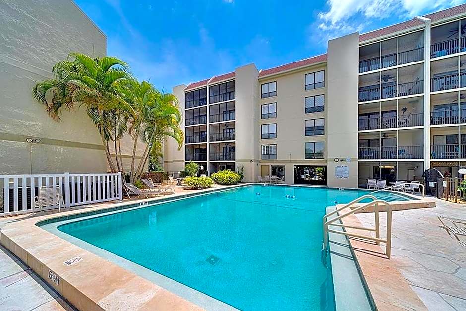 Siesta Key Beach - 2 Bedroom - 3 Beds - 3 Bathroom Duplex with Heated Swimming Pool