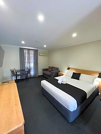 Deluxe Queen Room