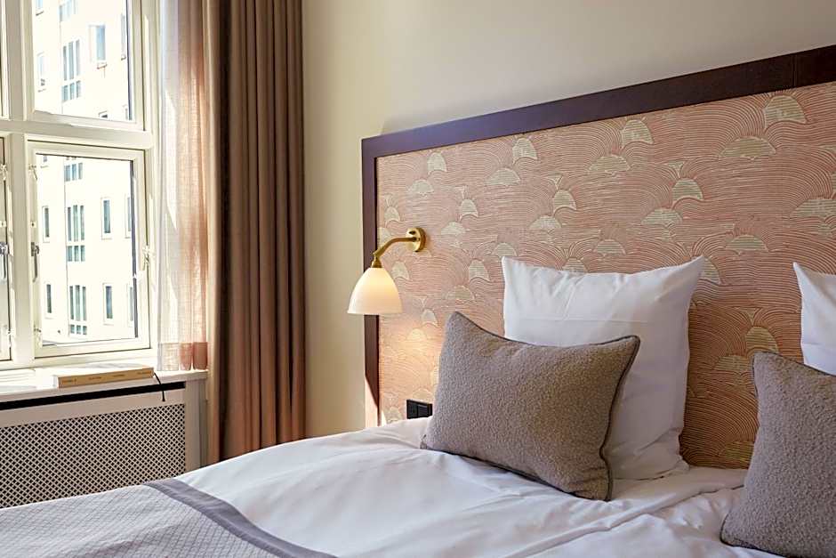 Ascot Hotel