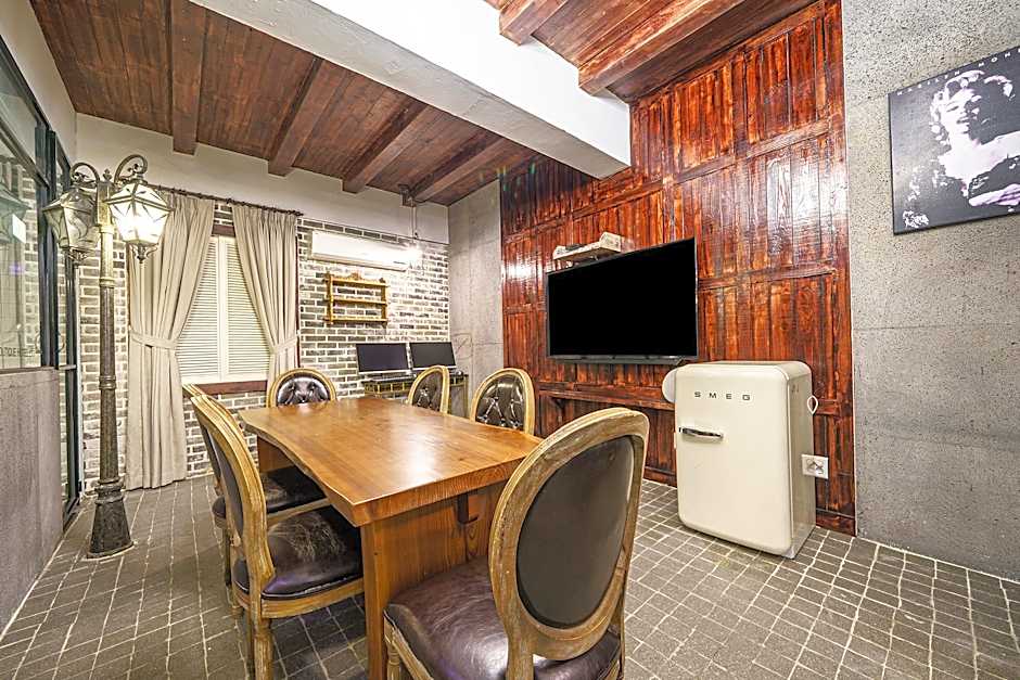 February Boutique Hotel Hwanggeum