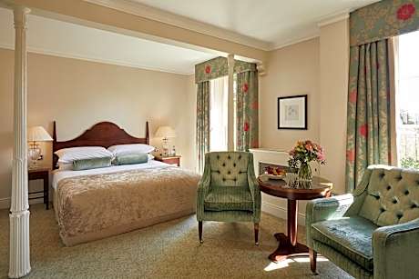 Deluxe Courtyard Doubles