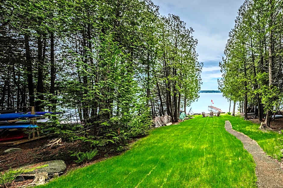 TGIF - Serene Waterfront Retreat