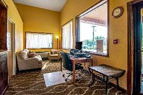 1 Bedroom with Queen Bed