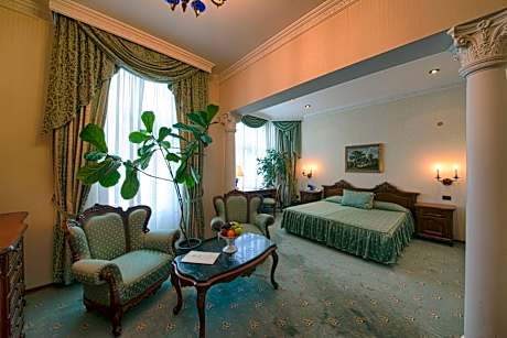 Deluxe Double Room with Queen bed and Balcony