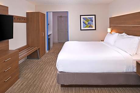 King Suite - Non-Smoking