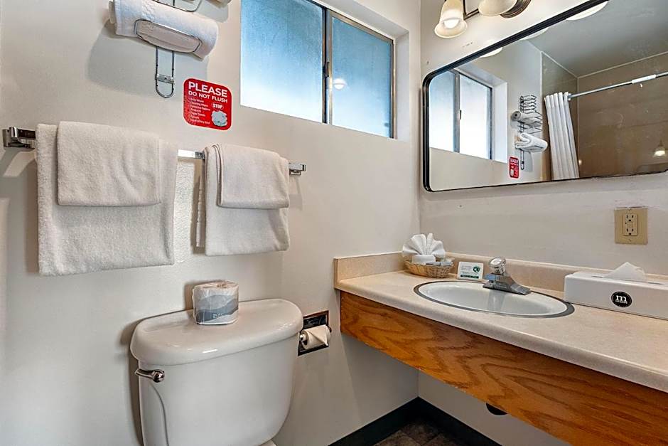 Crescent Beach Motel