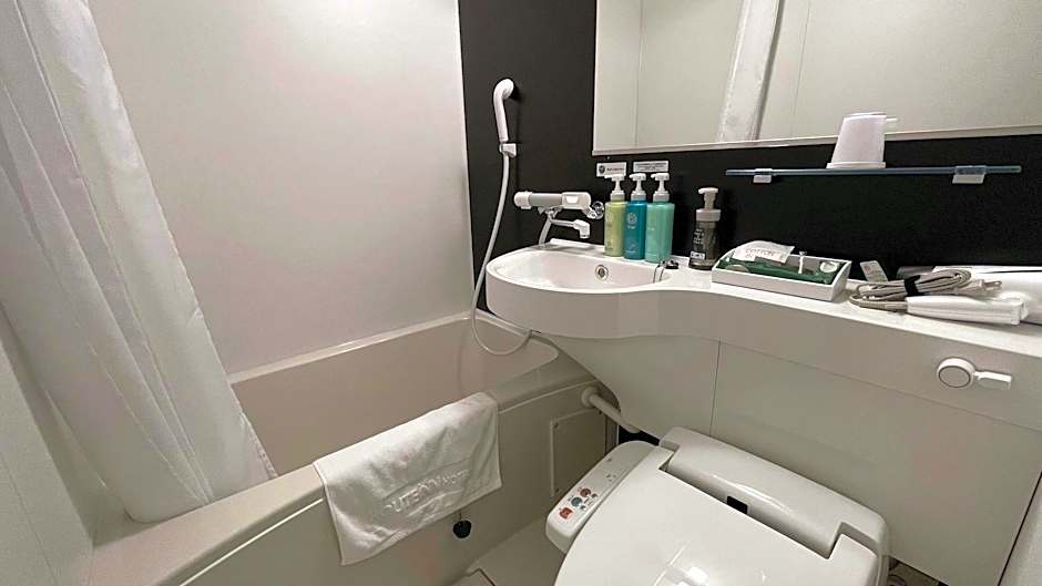 Hotel Route-Inn Toyama Ekimae