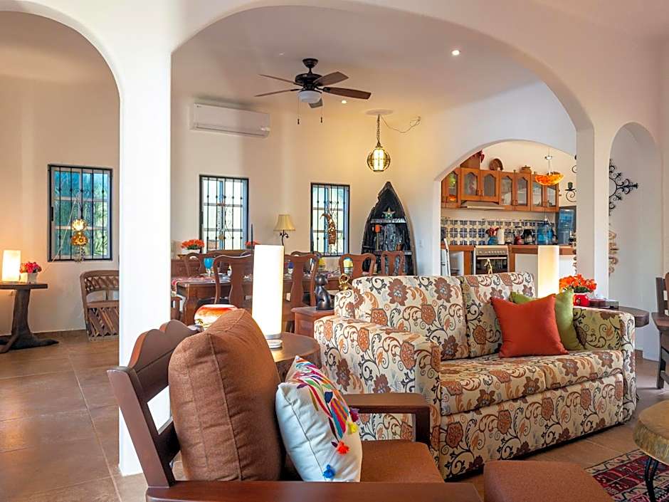 Casa Zarah - Hacienda Family Home - Pool and 2-Block to Beach