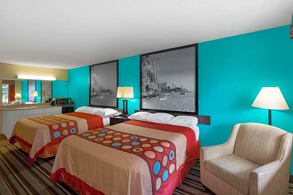 Super 8 by Wyndham Bradenton Sarasota Area