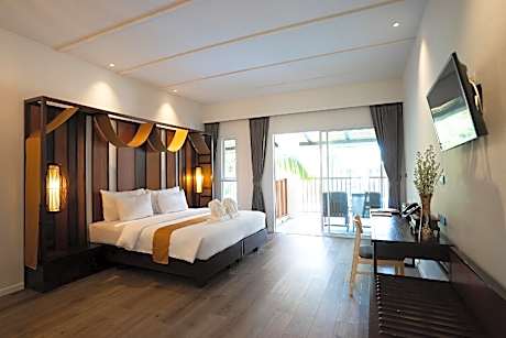 Family Deluxe Pool Access