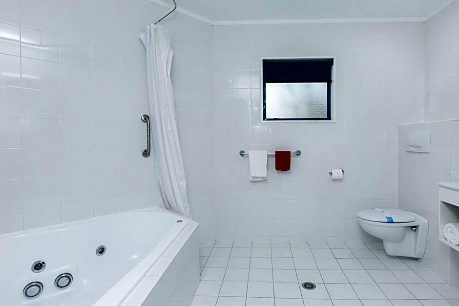 Aubyn Court Spa Motel